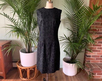 Robe d'été sans manches en coton brodé noire vintage des années 1960