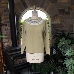 Vintage 1960s Tan and Ivory Lambs Wool and Rayon Crewneck Pullover Sweater Decorative Neckline, Vintage Sixties Women&#39;s Wool Sweater
