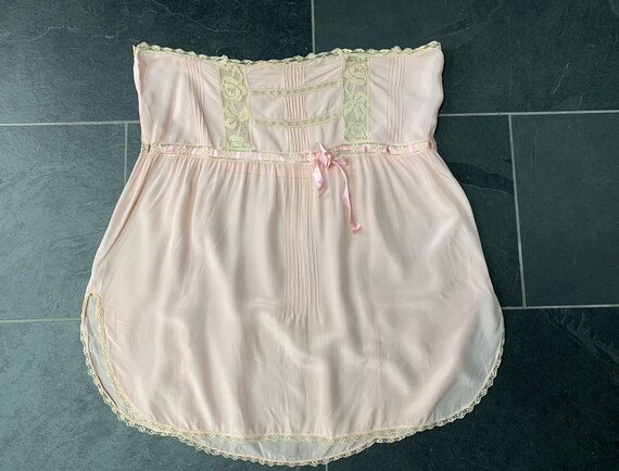 Antique 1920s Peach Silk and Ivory Lace Chemise S… - image 3