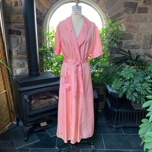 Vintage 1940s Dusty Rose Pink Acetate Rayon Wrap Robe, 1940s Bombshell Robe, Vintage 40s Hollywood Dressing Gown Forties Loungewear