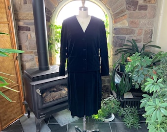 Traje de mujer vintage de 3 piezas de terciopelo de algodón negro de los años 70: chaqueta, chaleco y falda. Traje vintage de terciopelo negro de los años setenta.