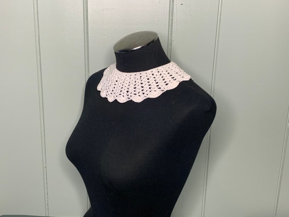 Vintage 1960s White Cotton Crocheted Lace Collar,… - image 2