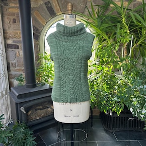 Vintage Green Wool Hand Knitted Turtleneck Pullover Sleeveless Sweater Vest