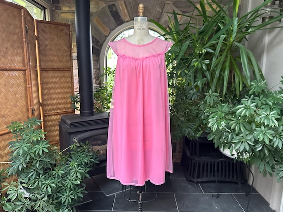 Vintage 1970s Vanity Fair Pink Nylon and Lace Nightgown