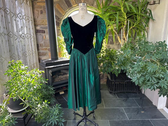 Vintage 1980s Black Velvet Green Taffeta Formal D… - image 1