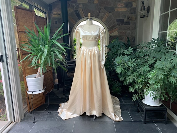 Vintage 1940s Creamy Ivory Satin Wedding Dress, Vi