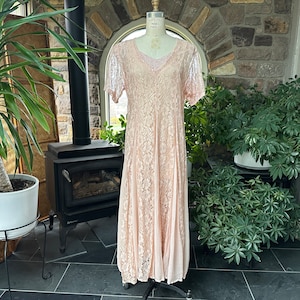 Vintage 1990s Peach Lace with Sheer Chiffon Rayon Panels Midi Dress Starina