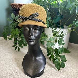 Vintage late 50\'s early 60\'s Marché hat/ leather accents.  Still in the box. Marche Hat - Etsy main image 4