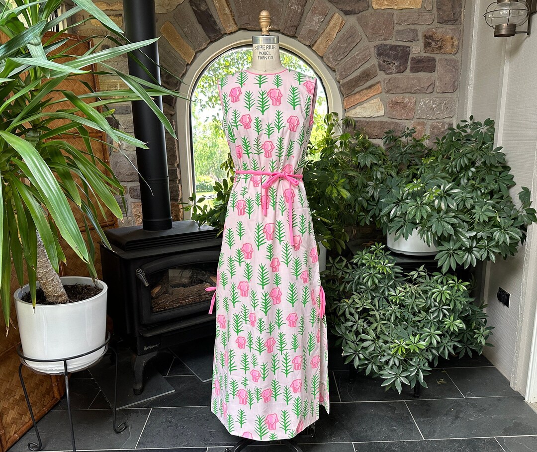 Gorgeous Rare 70s Elephant Print Light Cotton Lace Trimmed Maxi Dress