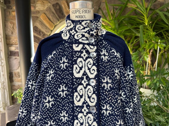 Vintage 1980s Blue and White Design Heavy Wool Sweater Jacket