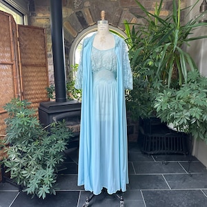 Ensemble de peignoir 2 pièces en nylon bleu et dentelle des années 1960 Artemis, ensemble de lingerie vintage des années 1960