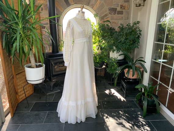 Vintage 1960s Ivory Dotted Swiss Ivory Lace Bohemian Wedding Dress