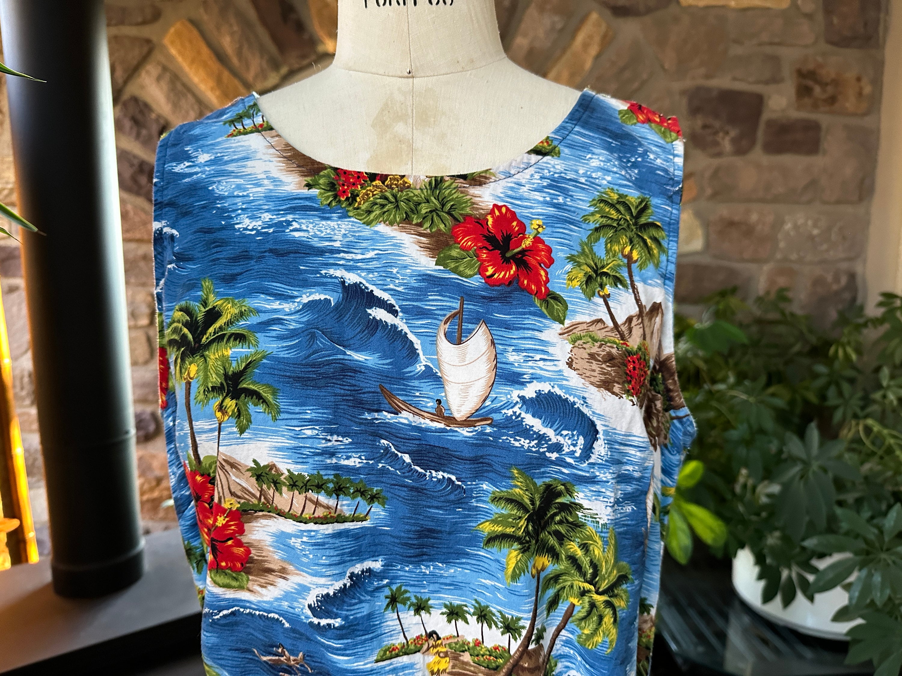 Vintage Blue and White Floral Hawaiian Sarong Shift Dress Shannon