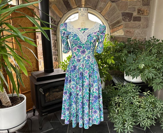 Vintage 1980s Purple Green and White Floral Knit Dress With
