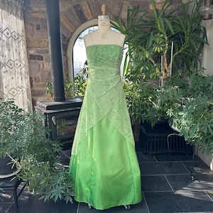 green emerald velvet dress 11 main image 1