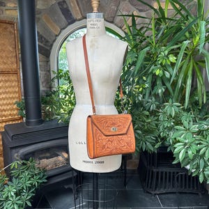 Vintage 1960s Mexican Tooled Leather Crossbody Shoulder Bag, Vintage Purse, Vintage Leather, Vintage Tooled Leather Handbag