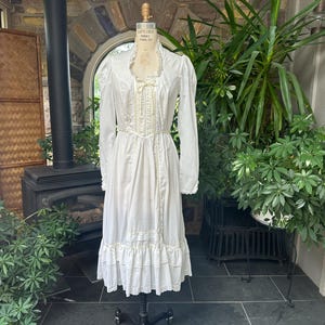Vestido vintage Gunne Sax blanco y marfil de Jessica, años 70, estilo campestre, estilo cottagecore, vestido estilo pradera Gunne Sax vintage de los años 70.