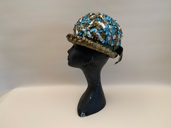 Vintage 1960s Glossy Braided Straw Cloche Hat Whi… - image 3