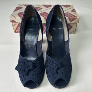 Vintage 1940s Navy Blue Suede Shoes PeekaBoo Toe Cut Out Design Spencer Shoes, Forties Peek a Boo High Heel Leather Sole Shoes