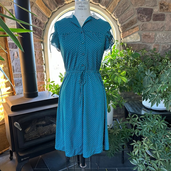 Vintage 1970s Teal Blue Green and Ivory Polka Dot Dress with Lace Collar, Vintage Seventies Clothing