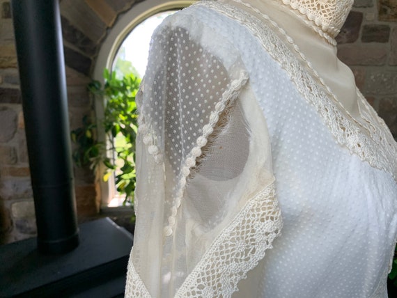 Vintage 1970s Ivory Dotted Swiss and Lace Bohemian Wedding