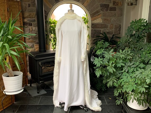 Vintage 1960s Winter White Velvet Fur Trimmed Wedd