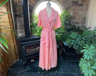 Vintage 1940s Dusty Rose Pink Acetate Rayon Wrap Robe, 1940s Bombshell Robe, Vintage 40s Hollywood Dressing Gown Forties Loungewear