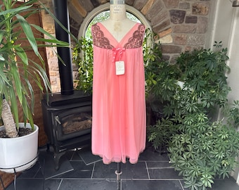 Camisón vintage de hada de nailon rosa y encaje marrón de los años 60, Vanity Fair Deadstock