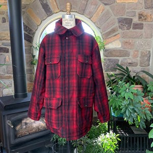 Vintage jaren 1970 heren Woolrich rode buffel geruite wollen jachtjas gemaakt in de VS maat 40, rood zwarte zware geruite buiten winterjas