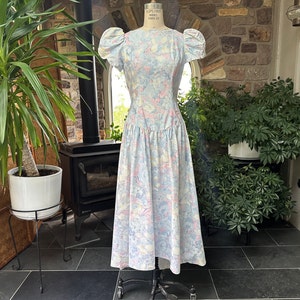 Vintage 1980s Floral Cotton Summer Garden Party Dress Alfred Angelo, Vintage 1980s Blue Floral Asymmetrical Midi Dress Scalloped Neckline