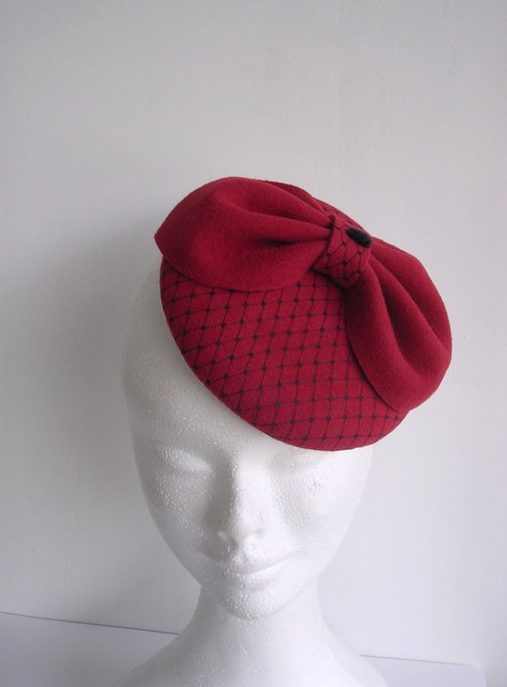 Red Velour Felt Fascinator Vintage Style 1940s 1950s Mini  display picture 1