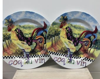 Poultry In Motion Sharon Neuhaus Coq Au Vin Rooster Vineyard Plates Juego de 2