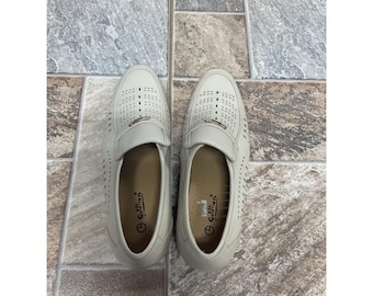 ゴールドライオン メンズ パーフォレーテッドレザー ローファー クリーム スリッポン ドレスシューズ サイズ255 7.5