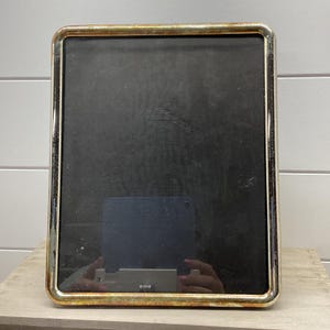 ヴィンテージ風ゴールドトーンメタル製8x10インチ額縁、角丸、イーゼルバック、古びた風合い