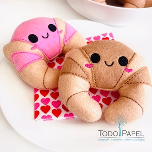 Kawaii Cuernitos mini Plushies, Pretend Play Food Mexican pan dulce 2 flavors. Felt Eco friendly play kitchen. Fun gifts for Little Bakers
