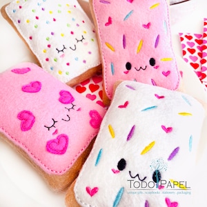 Kawaii Pop Tart mini Plushies, Pretend Play Food. Choose from Confetti Sprinkles, Hearts, White or Pink with Sprinkles. Adorable Felt gifts