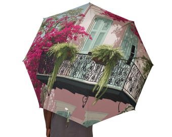 NOLA Hausschirm | French Quarter Balkon mit Blumen, faltbares Design