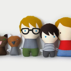 Custom made dolls resembling your beloved ones. The picture shows a sample of a dad, mum, child boy and two cats. You can add glasses, beard, hair color and style, and chose the fabrics for top and bottom. Made out of cotton and wool felt.