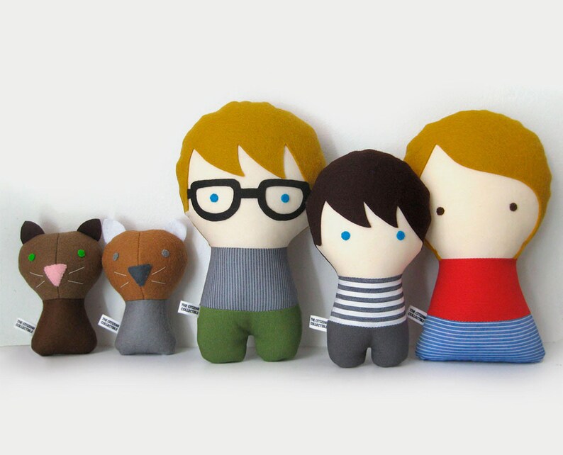 Custom made dolls resembling your beloved ones. The picture shows a sample of a dad, mum, child boy and two cats. You can add glasses, beard, hair color and style, and chose the fabrics for top and bottom. Made out of cotton and wool felt.