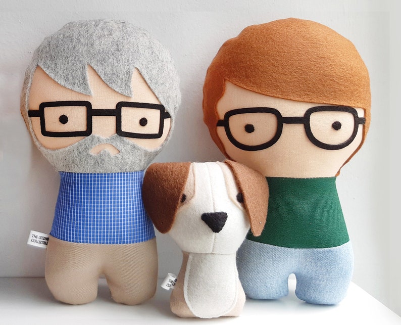 Custom made dolls resembling your beloved ones. The picture shows a sample of a man, a woman and their dog. You can add glasses, beard, hair color and style, and chose the fabrics for top and bottom (skirt or pants). Made out of cotton and wool felt.