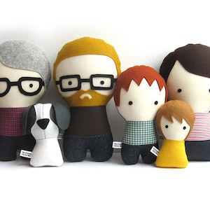 Custom made dolls resembling your beloved ones. The picture shows a sample of a couple, the grandma, kids and their dog. You can add glasses, beard, chose hair color and style, and the fabrics for top and bottom. Made out of cotton and wool felt.