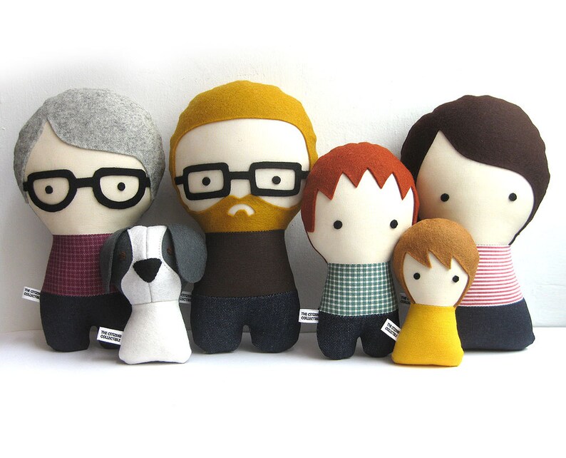 Custom made dolls resembling your beloved ones. The picture shows a sample of a couple, the grandma, kids and their dog. You can add glasses, beard, chose hair color and style, and the fabrics for top and bottom. Made out of cotton and wool felt.