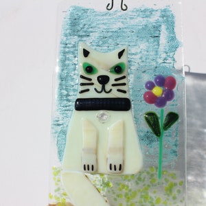Regalo de gato crema Vidrio rayado fusionado con flor púrpura Decoración para el hogar Decoración colgante de pared Sun catcher Regalo para ella o él Cumpleaños