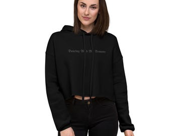 Gotycka krótka bluza z kapturem „Dancing With My Demons”, ciemna bluza z nadrukiem w stylu streetwear