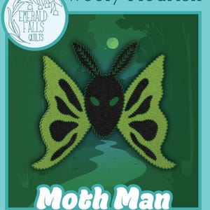 Puede incluir: Un kit de aplique de lana precortado Moth Man con un diseño en forma de polilla en negro y verde lima con costuras detalladas. La imagen incluye el texto Wooly Flourish, Emerald Falls Quilts, Moth Man y Cryptids Pre-cut Wool Appliqué Kit.