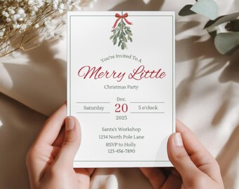 Op de afbeelding: Een witte uitnodigingskaart voor een kerstfeest. Het heeft een illustratie van maretak en de tekst "You're Invited To A Merry Little Christmas Party". De datum en tijd worden ook weergegeven.