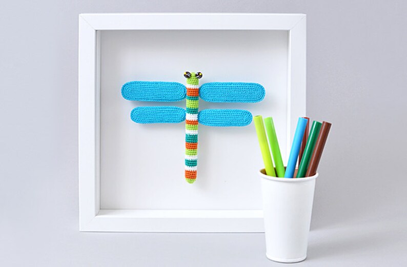 Crochet pattern of dragonfly in frame home decor 画像 4