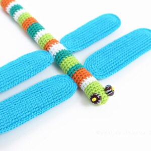 Crochet pattern of dragonfly in frame home decor 画像 2