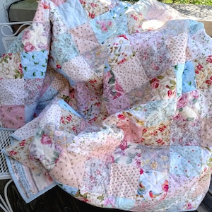 Pastel Summer Cottage Made to Order Quilt. Romantic Floral Porch Throw. ANY SIZE Twin Full Queen King Quilt, Custom Patchwork Quilt image 6