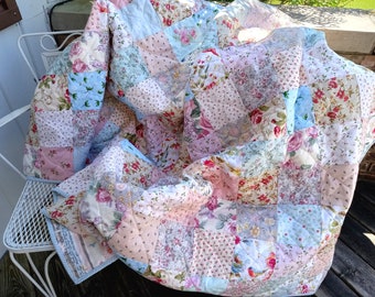 Made to Order. Romantic Floral Porch Throw. ANY SIZE Twin Full Queen King Quilt, Custom Patchwork Quilt, Pastel Cottage Chic, Summer Cottage